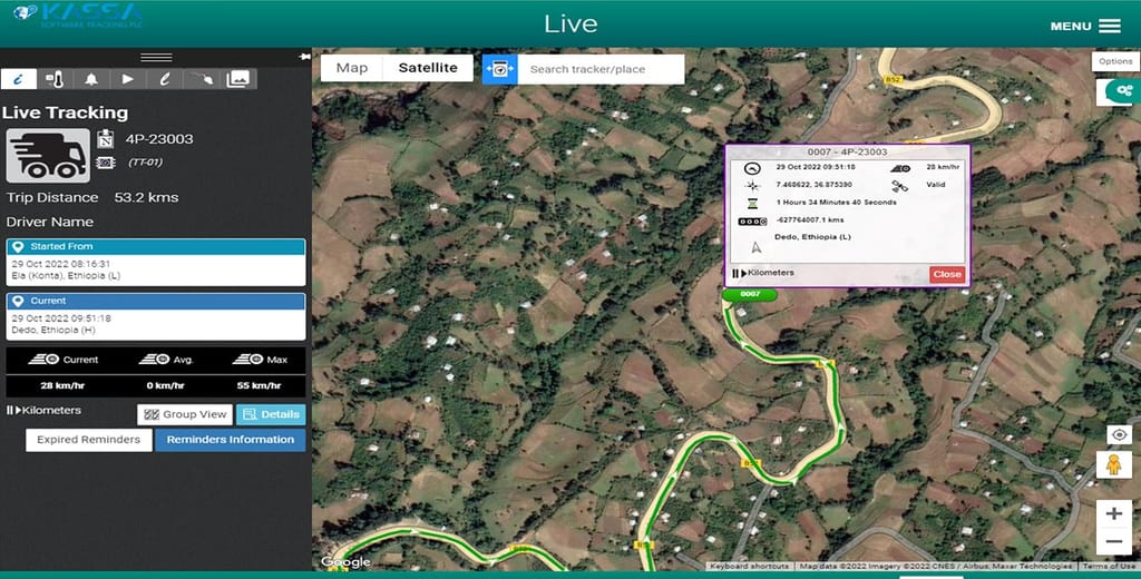 The KASSA live control screen: a vehicle's position on the map with its trip distance, speed and status alongside.